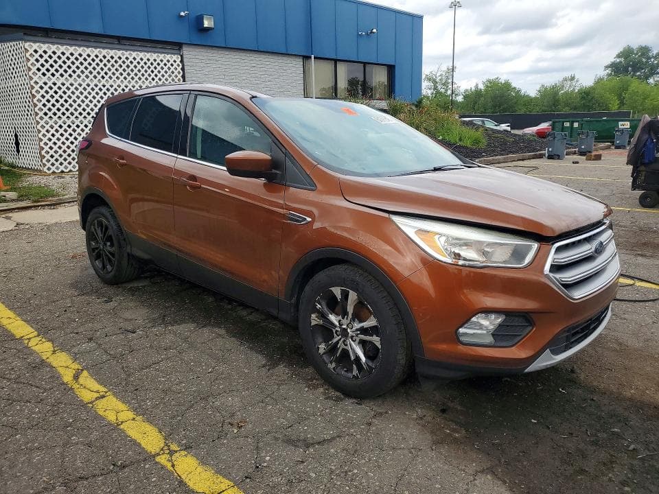 2017 FORD ESCAPE SE 4