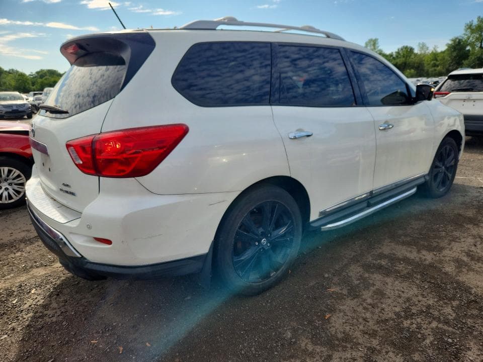 2017 NISSAN PATHFINDER PLATINUM 3