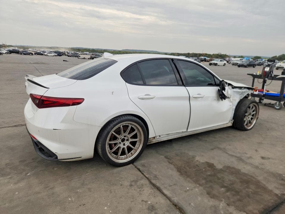 2017 ALFA ROMEO GIULIA QUADRIFOGLIO 3