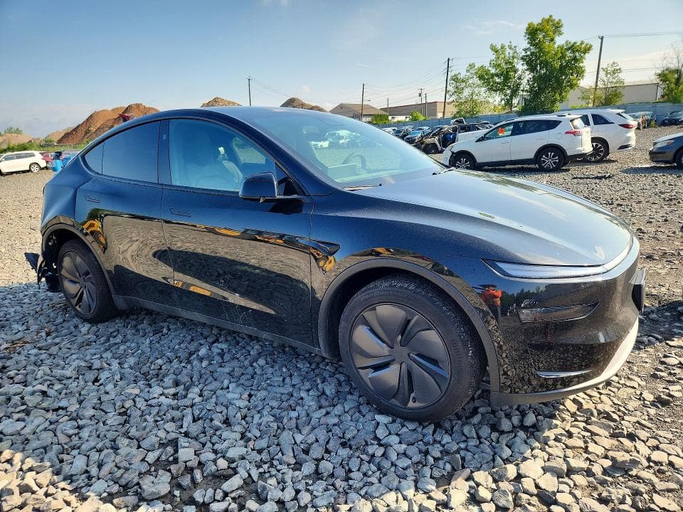 2026 TESLA MODEL Y 4