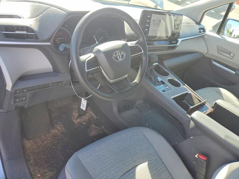 2021 TOYOTA SIENNA LE 8