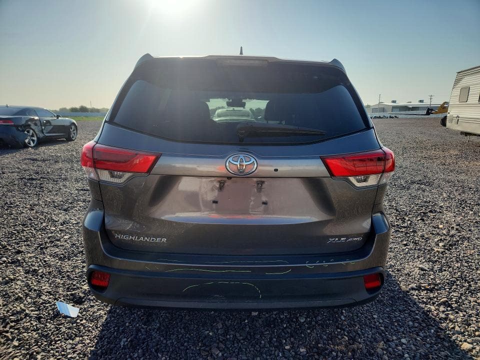 2017 TOYOTA HIGHLANDER XLE 6