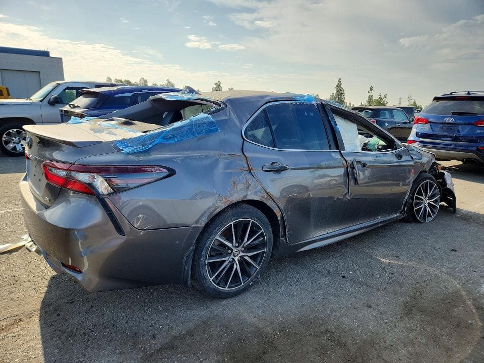 2021 TOYOTA CAMRY SE 3