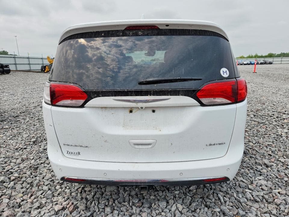 2017 CHRYSLER PACIFICA LIMITED 6