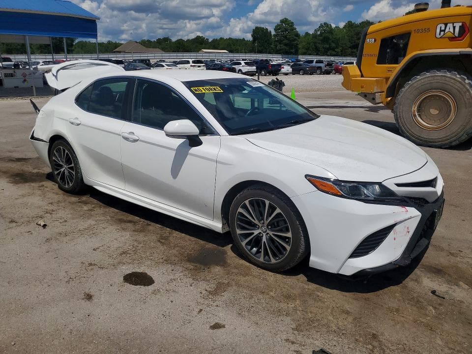 2018 TOYOTA CAMRY SE 4