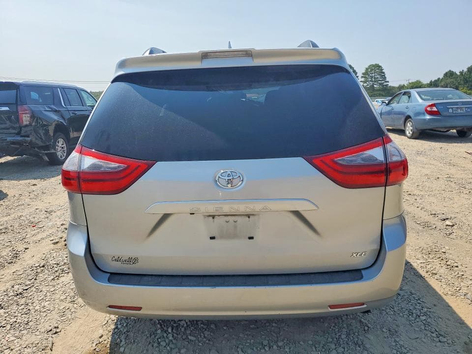 2020 TOYOTA SIENNA XLE 8-PASSENGER 6