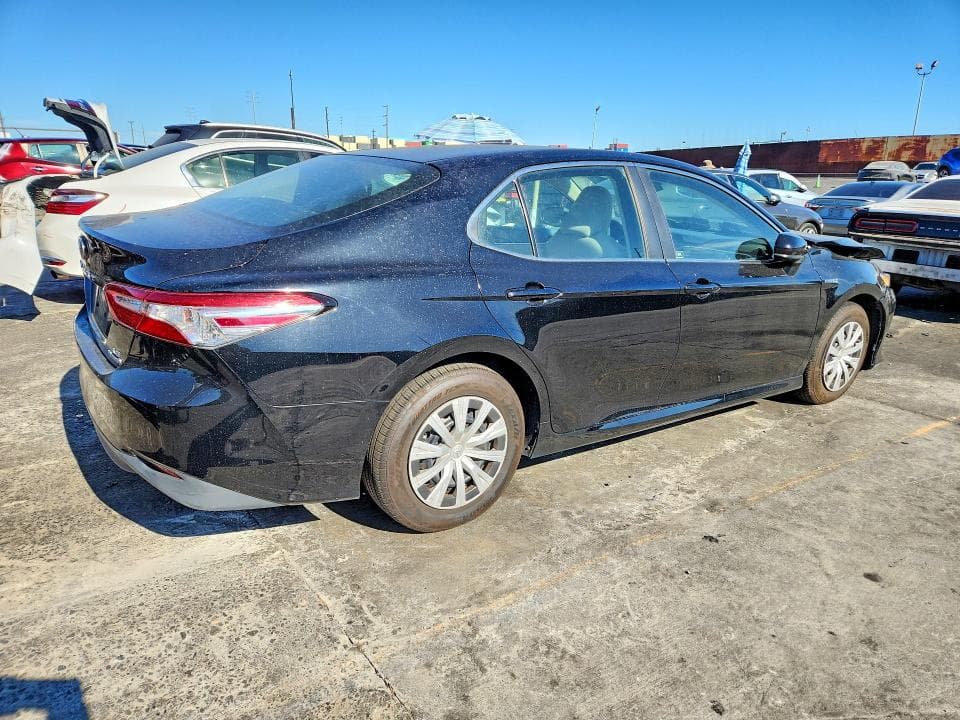 2018 TOYOTA CAMRY LE 3