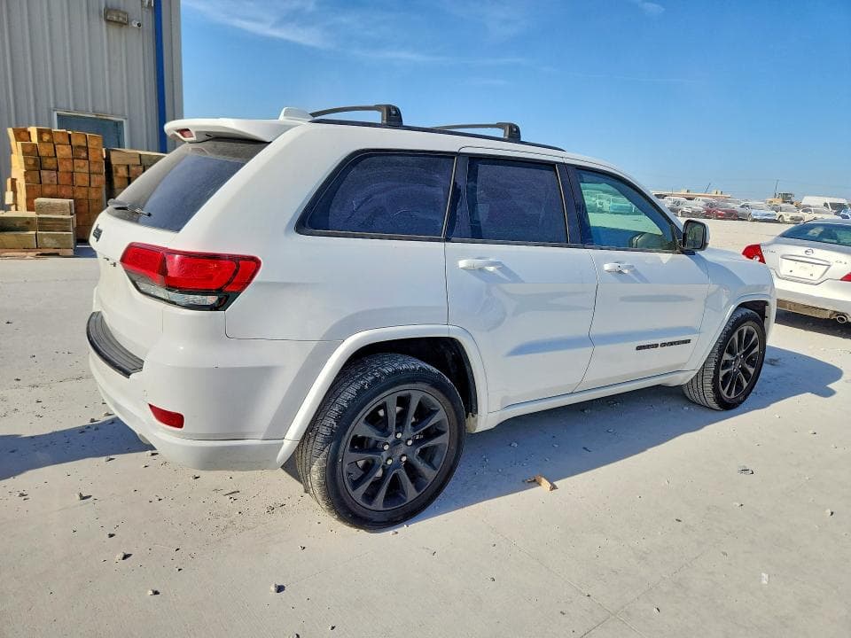 2017 JEEP GRAND CHEROKEE LAREDO 3
