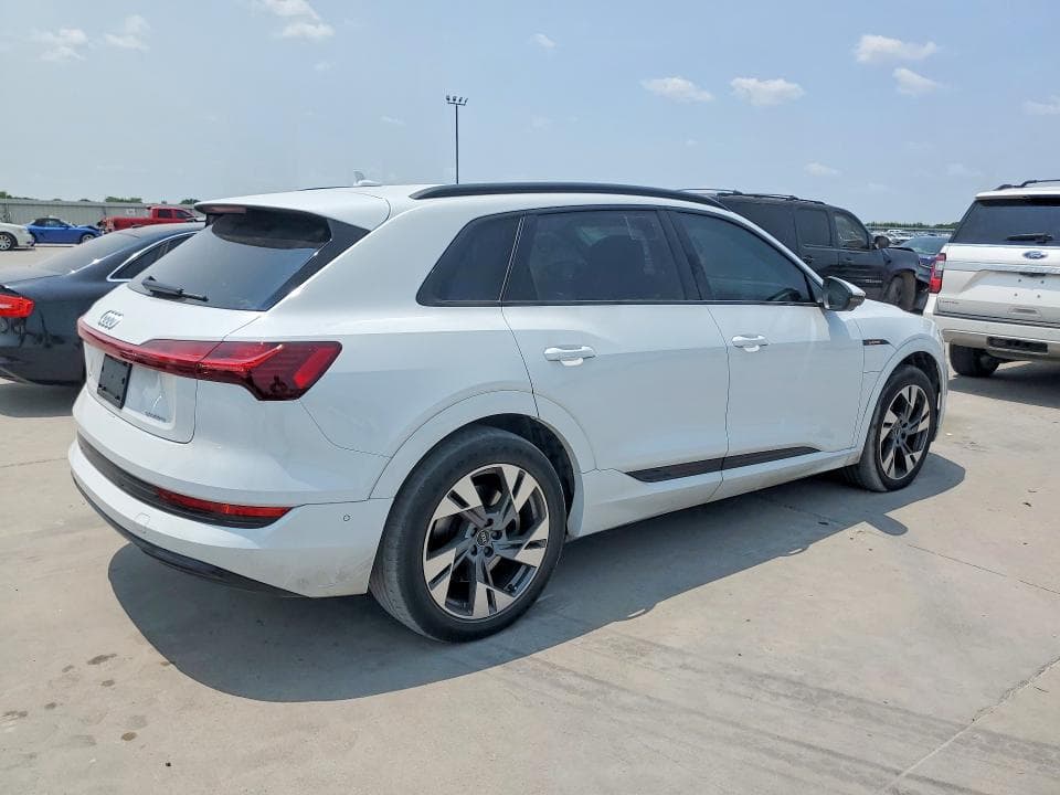 2022 AUDI E-TRON PREMIUM 3