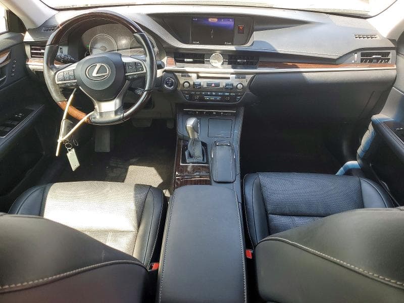 2017 LEXUS ES 300H 8