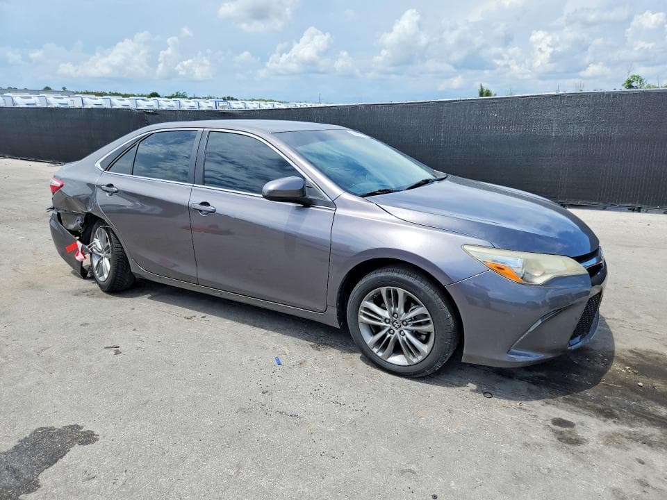 2017 TOYOTA CAMRY SE 4
