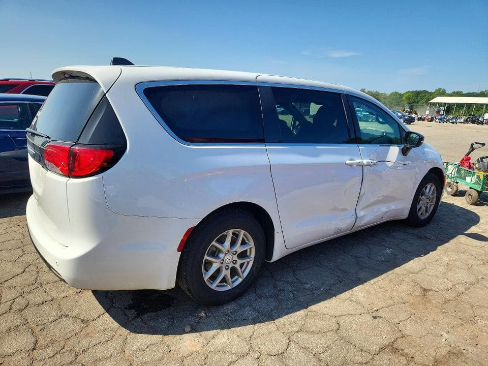 2026 CHRYSLER VOYAGER LX 3