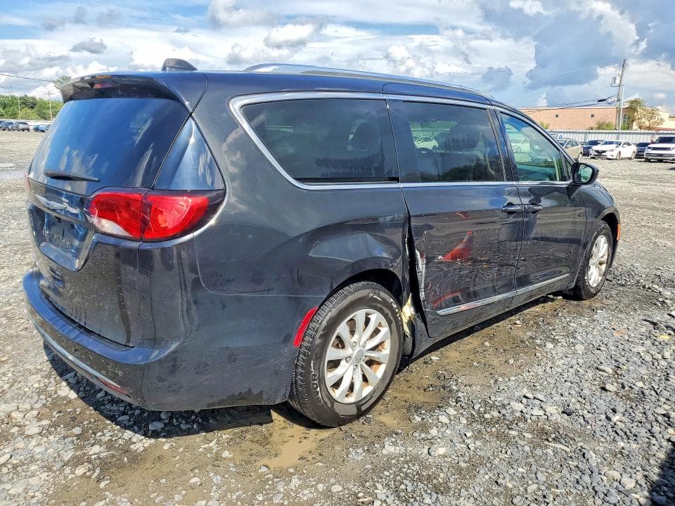 2019 CHRYSLER PACIFICA TOURING L 3