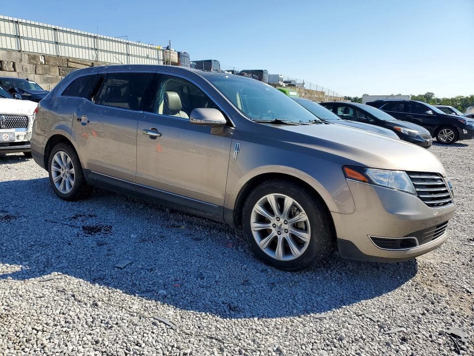 2018 LINCOLN MKT 4