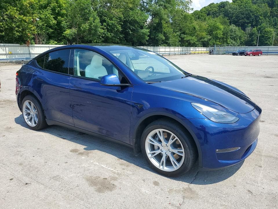 2023 TESLA MODEL Y 4