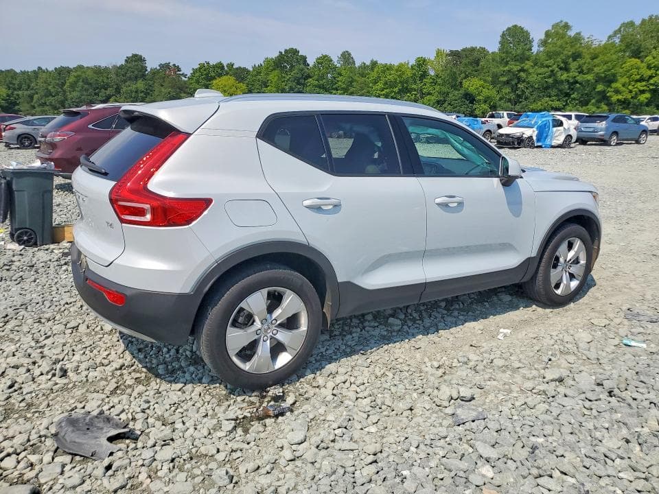 2020 VOLVO XC40 T4 MOMENTUM 3