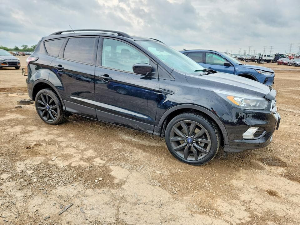 2017 FORD ESCAPE SE 4