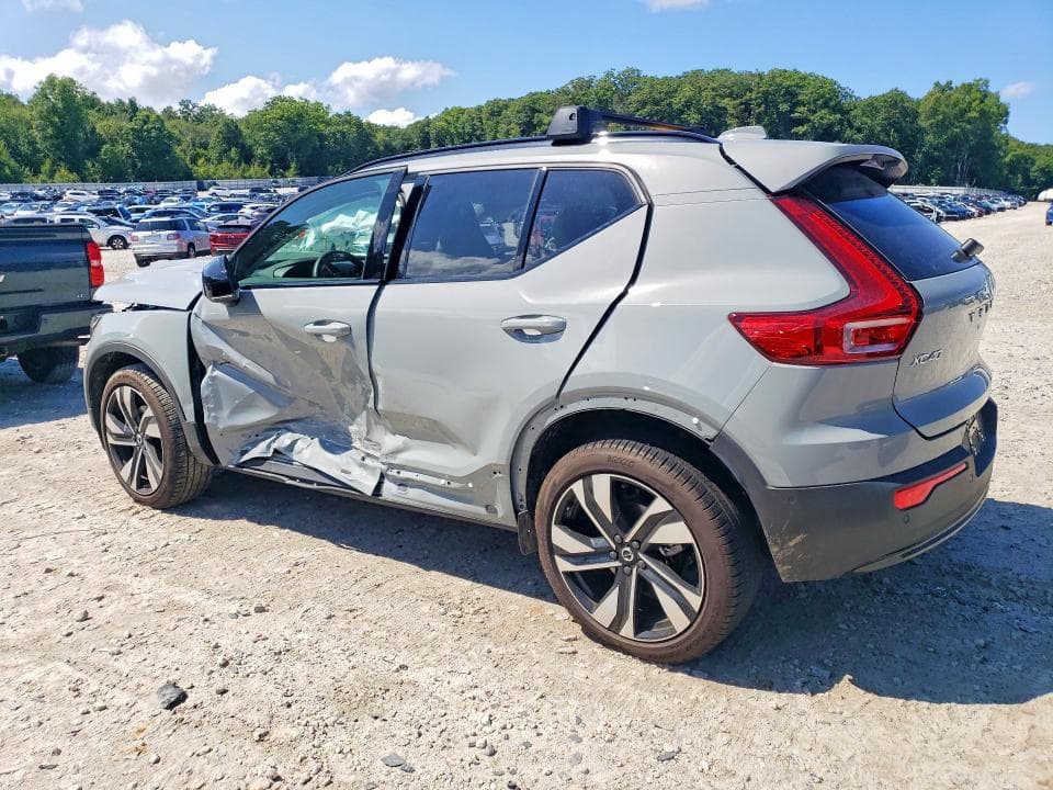 2026 VOLVO XC40 PLUS 2