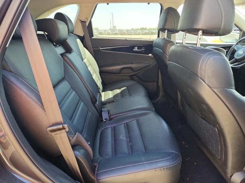 2017 KIA SORENTO EX 11