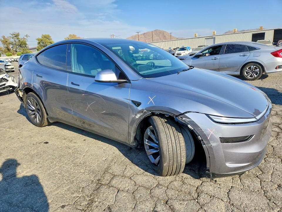 2026 TESLA MODEL Y 4