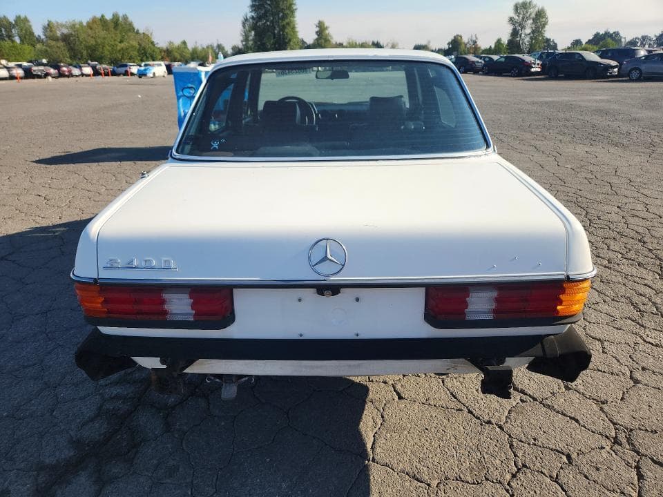 1982 MERCEDES-BENZ 240 D 6