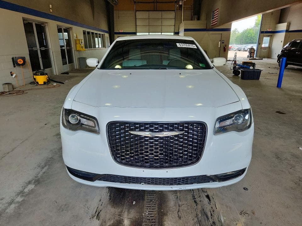 2017 CHRYSLER 300 S 5