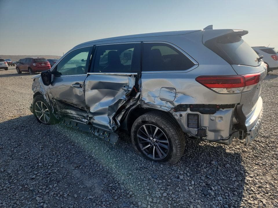 2017 TOYOTA HIGHLANDER XLE 2