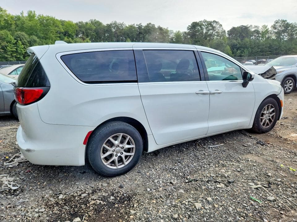 2017 CHRYSLER PACIFICA LX 3