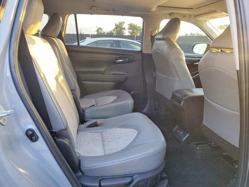 2022 TOYOTA HIGHLANDER HYBRID BRONZE EDITION 11