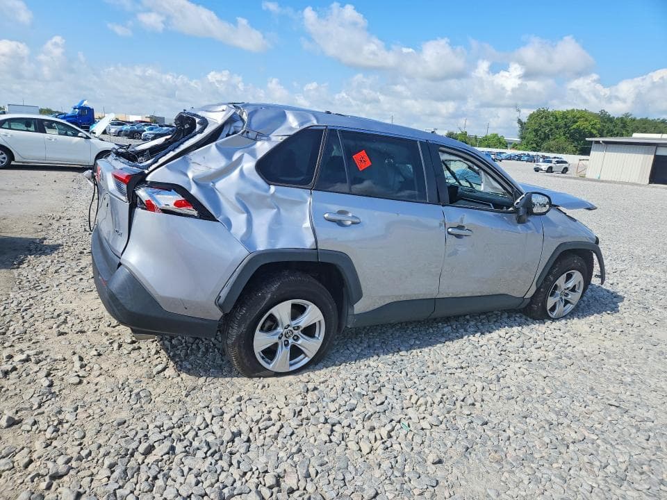 2021 TOYOTA RAV4 XLE 3