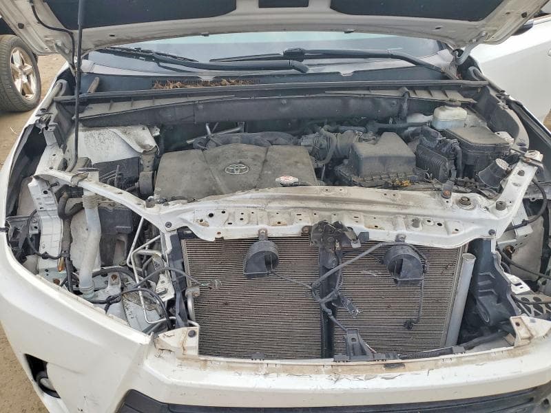 2018 TOYOTA HIGHLANDER SE 12