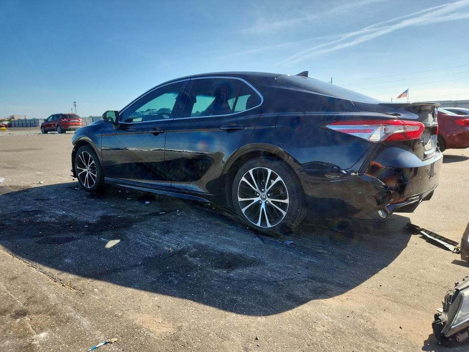 2018 TOYOTA CAMRY SE 2