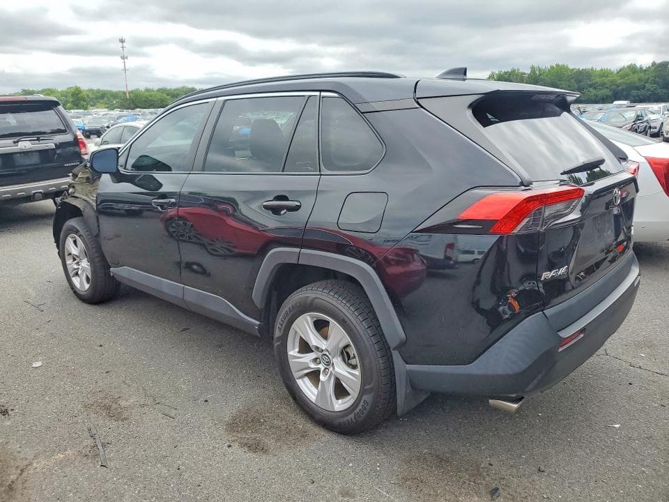 2020 TOYOTA RAV4 XLE 2