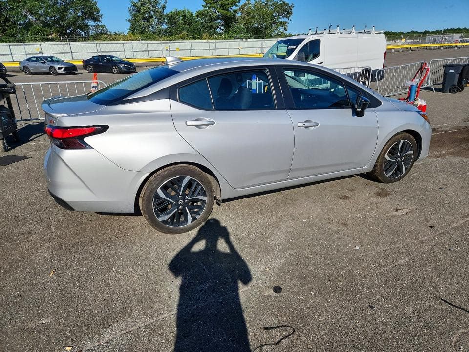 2024 NISSAN VERSA SR 3