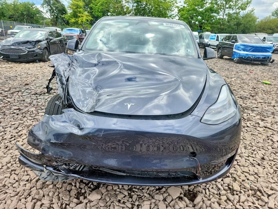2025 TESLA MODEL Y 5