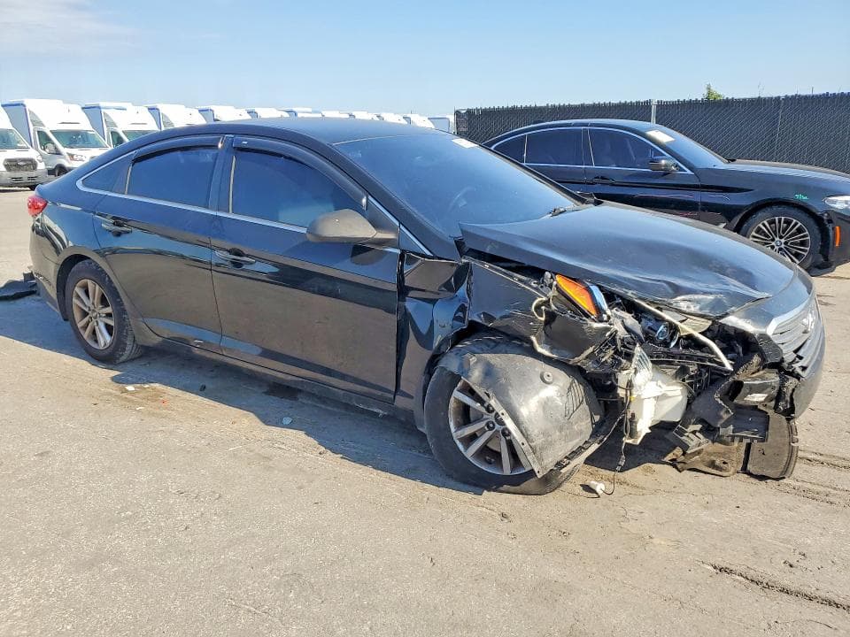 2017 HYUNDAI SONATA SE 4