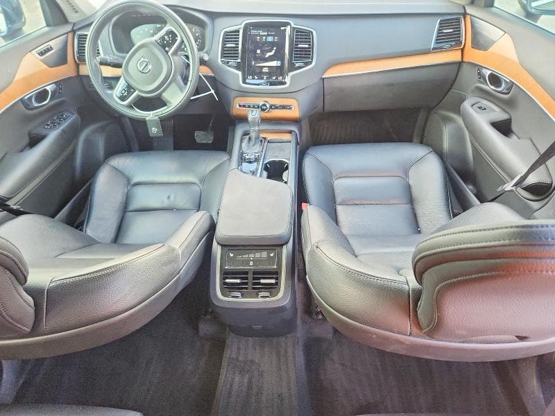 2022 VOLVO XC90 T6 MOMENTUM 8