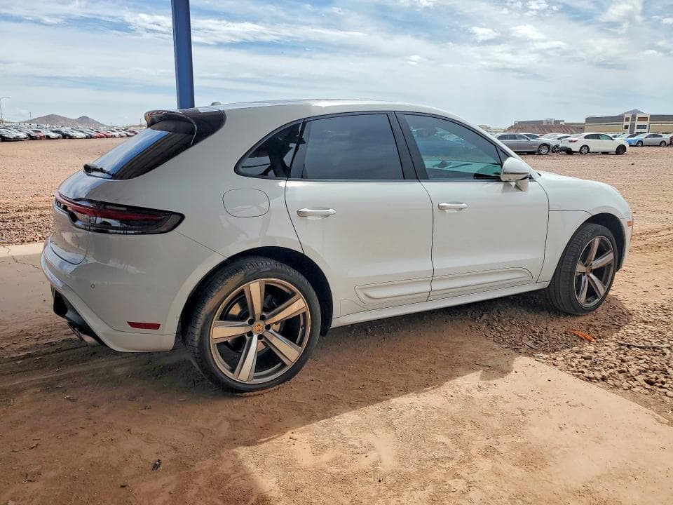 2023 PORSCHE MACAN BASE 3