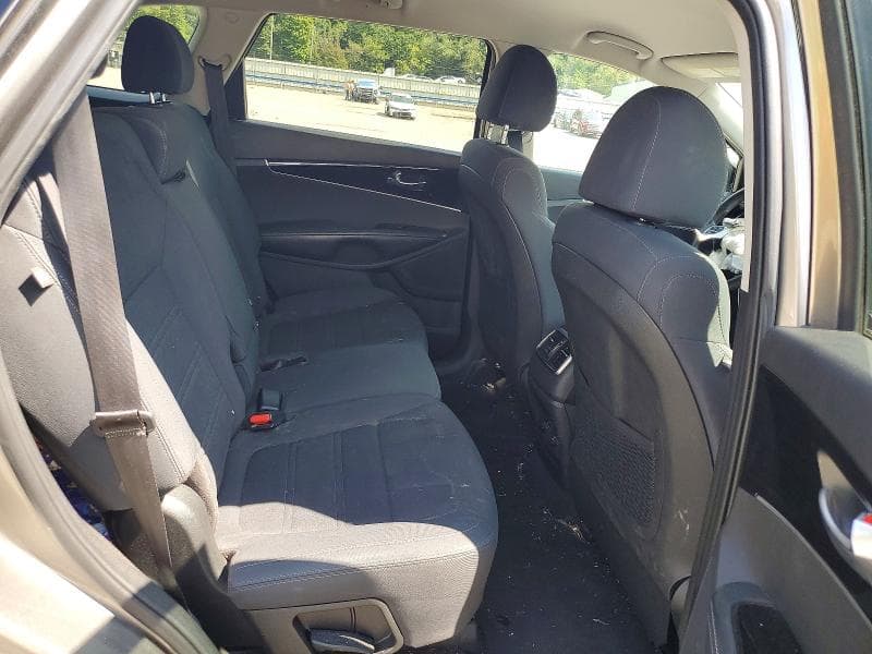 2019 KIA SORENTO LX V6 11
