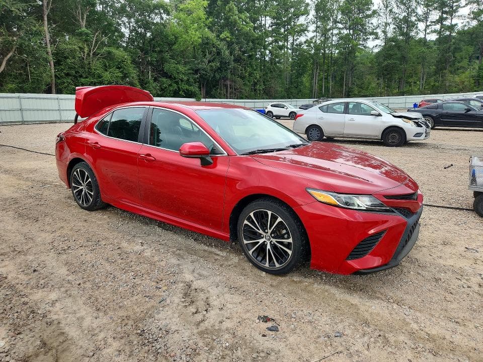 2020 TOYOTA CAMRY SE 4