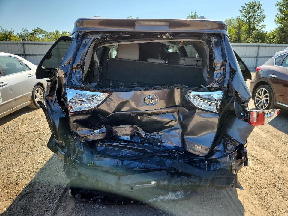 2017 TOYOTA SIENNA XLE 8-PASSENGER 6