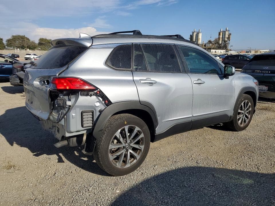 2024 TOYOTA COROLLA CROSS XLE 3