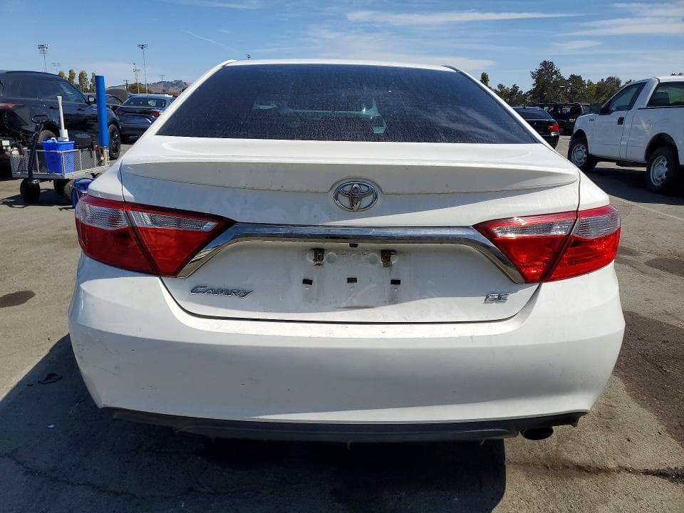 2017 TOYOTA CAMRY SE 6