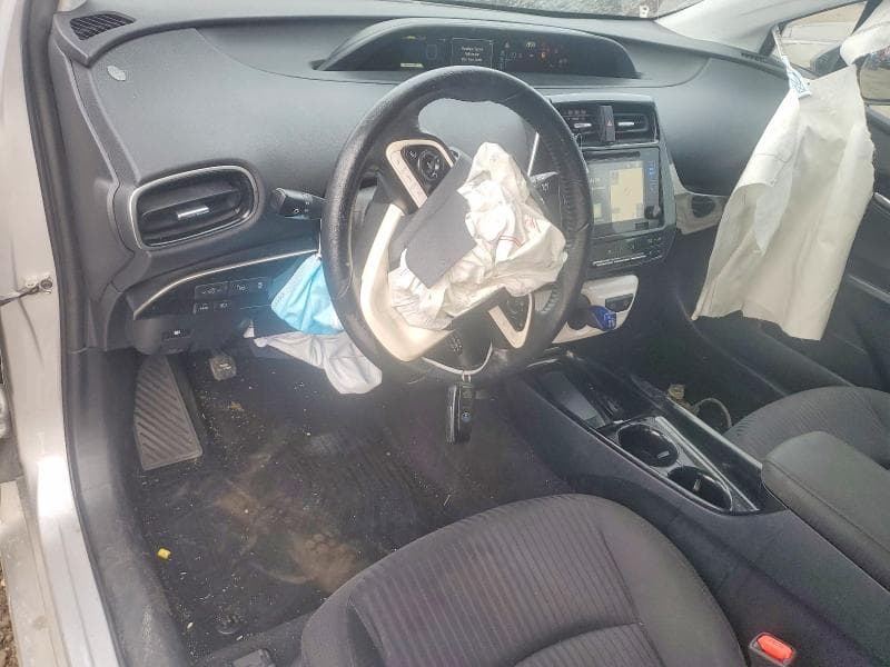 2017 TOYOTA PRIUS THREE 8