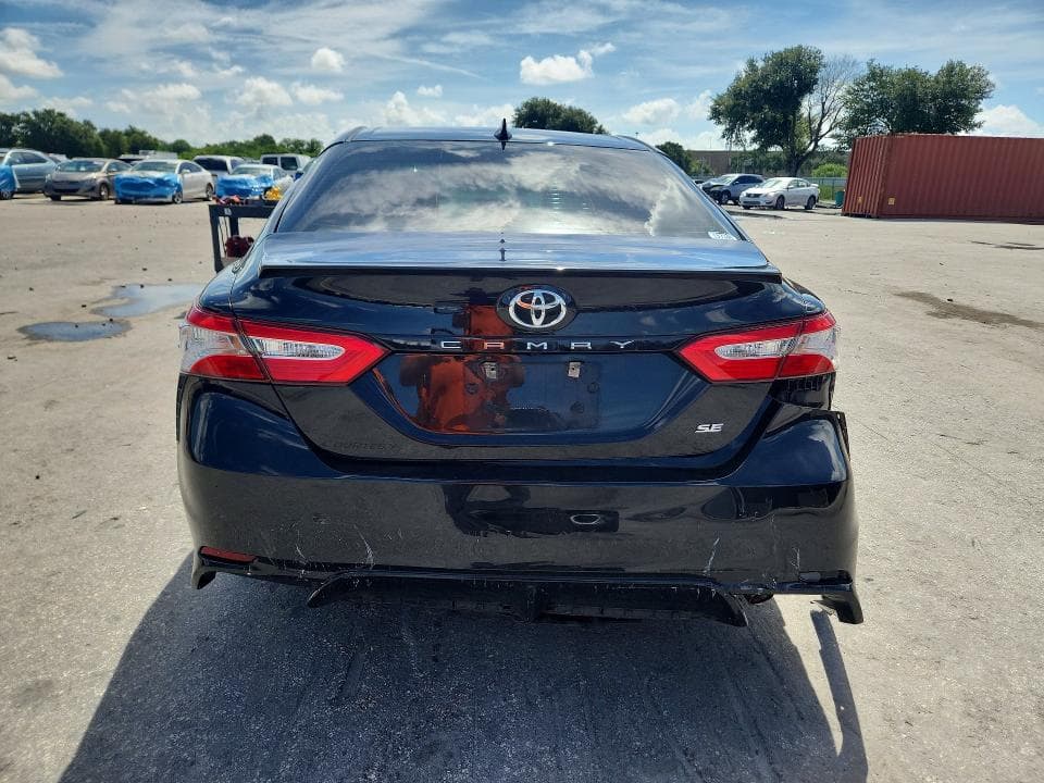 2020 TOYOTA CAMRY SE 6
