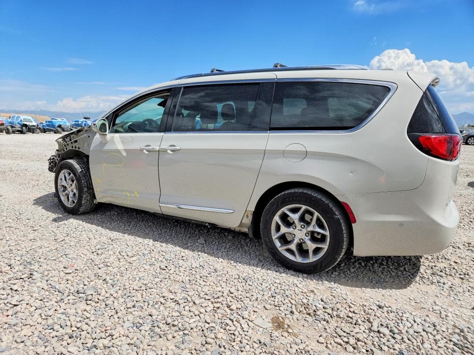 2017 CHRYSLER PACIFICA LIMITED 2