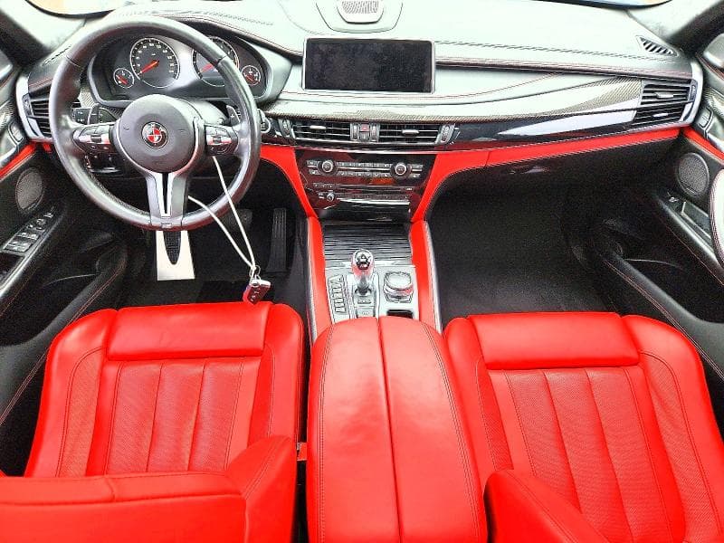 2017 BMW X6 M 8