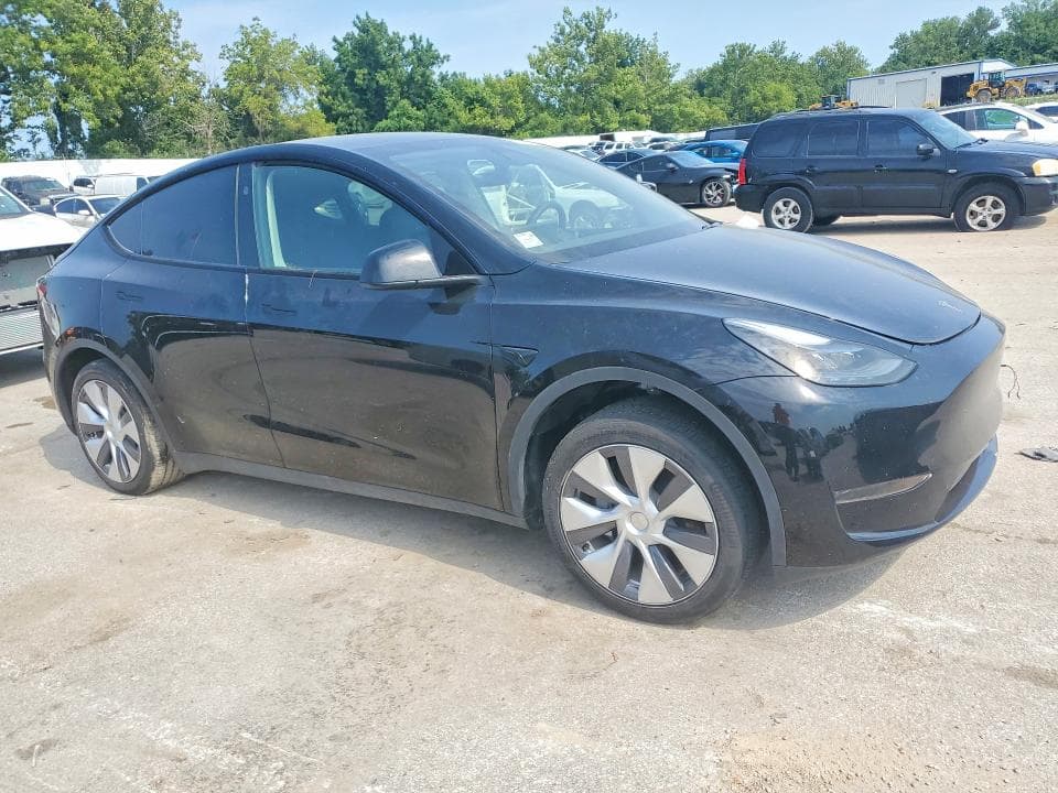 2024 TESLA MODEL Y 4
