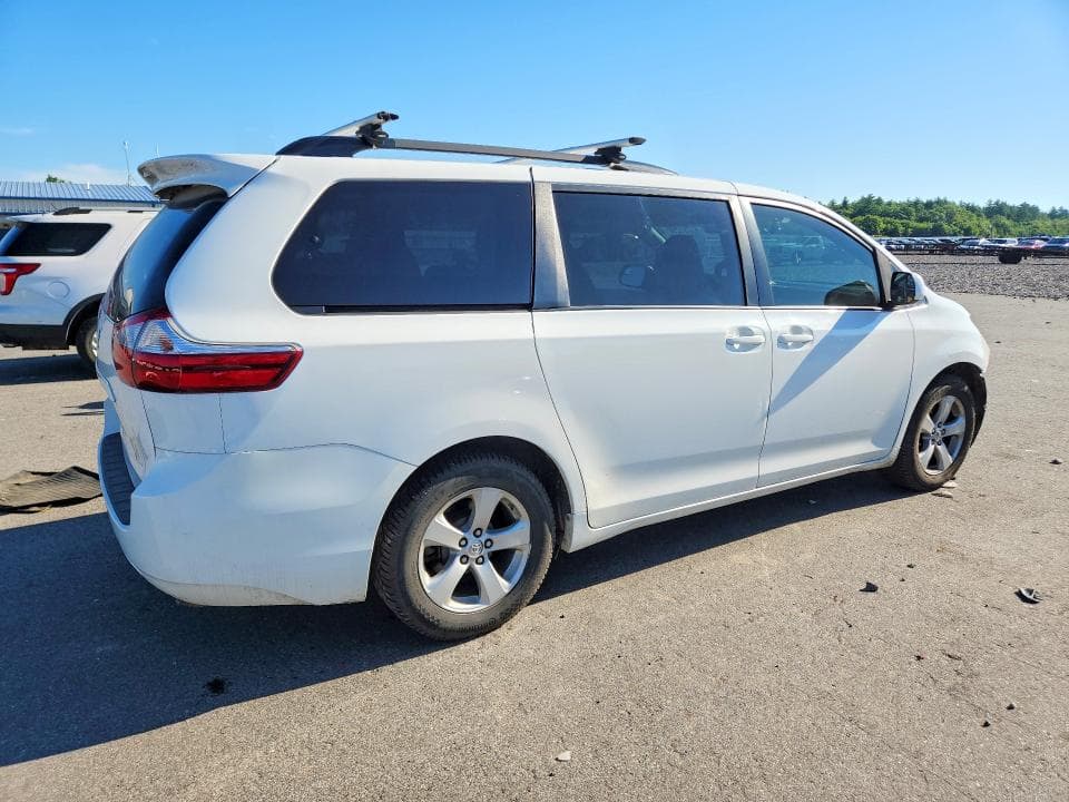 2017 TOYOTA SIENNA LE 3