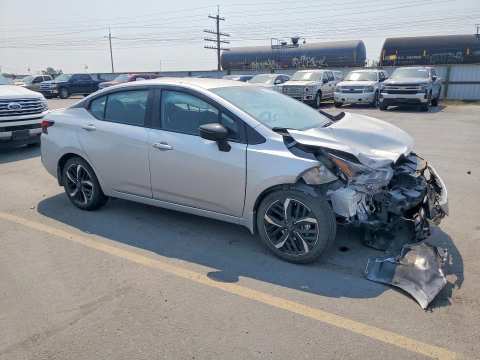 2025 NISSAN VERSA SR 4